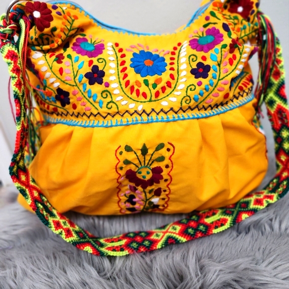 Yellow embriodered Mexican purse - Picture 2 of 7